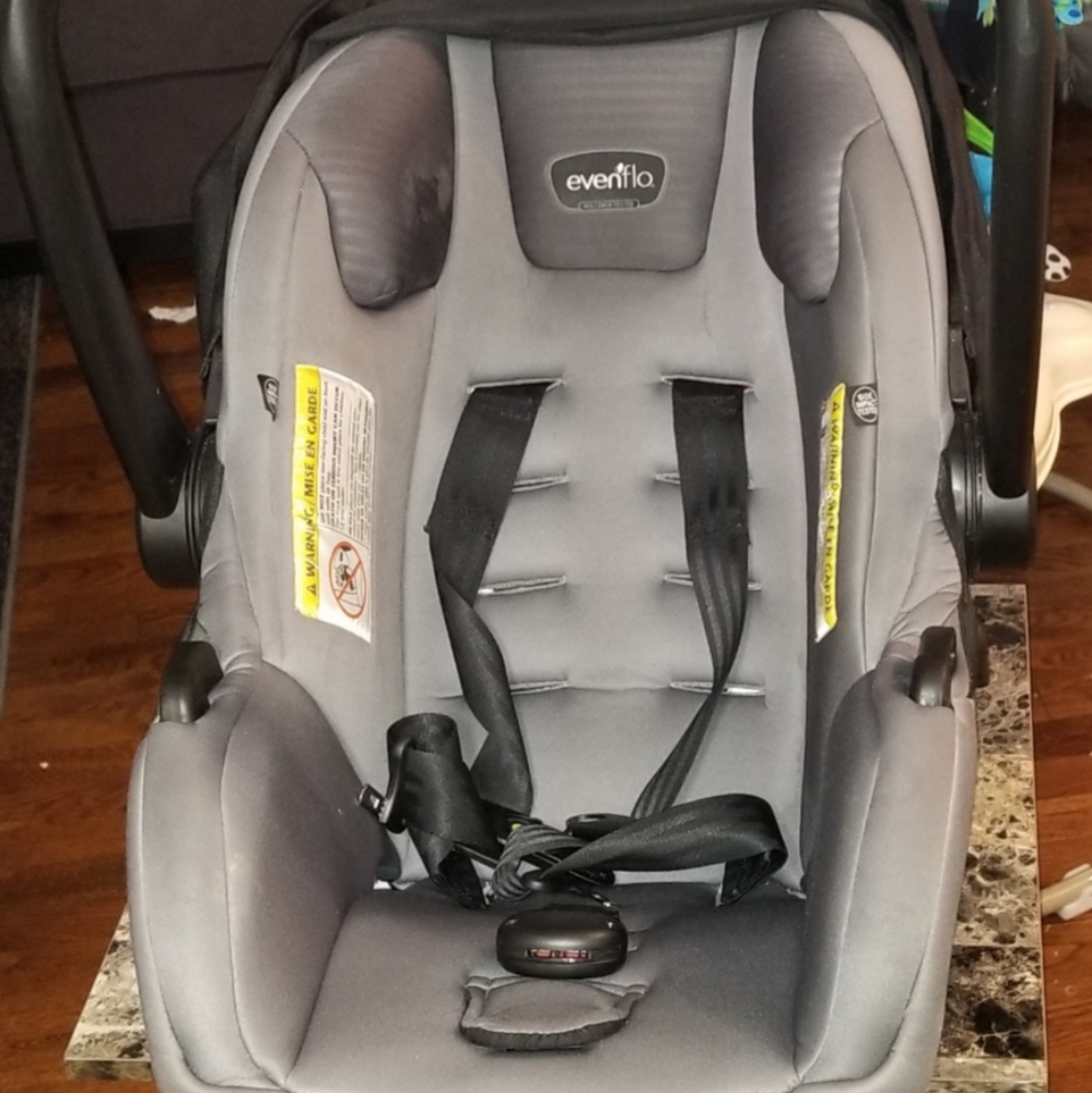 1 Car Base and Evenflo Evenflo ProSeries LiteMax
